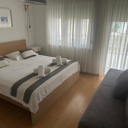 Apartmani Mira Vodice Esterno foto