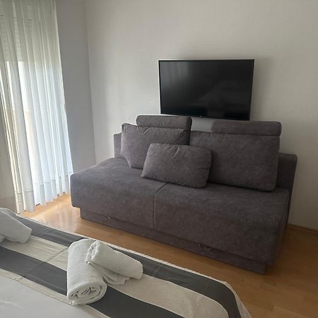 Apartmani Mira Vodice Esterno foto