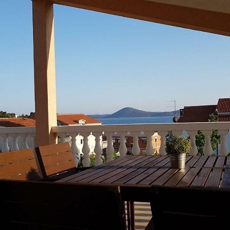 Apartmani Mira Vodice Esterno foto