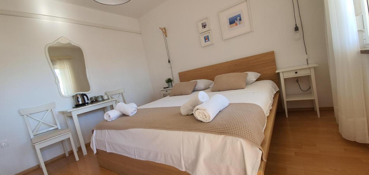 Apartmani Mira Vodice Esterno foto