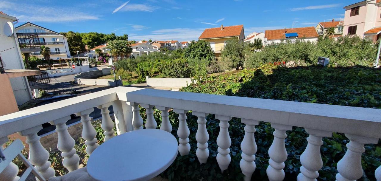 Apartmani Mira Vodice Esterno foto