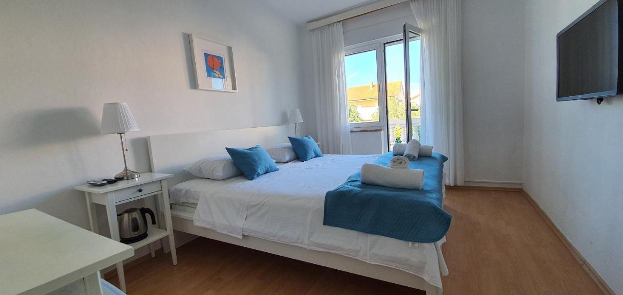 Apartmani Mira Vodice Esterno foto