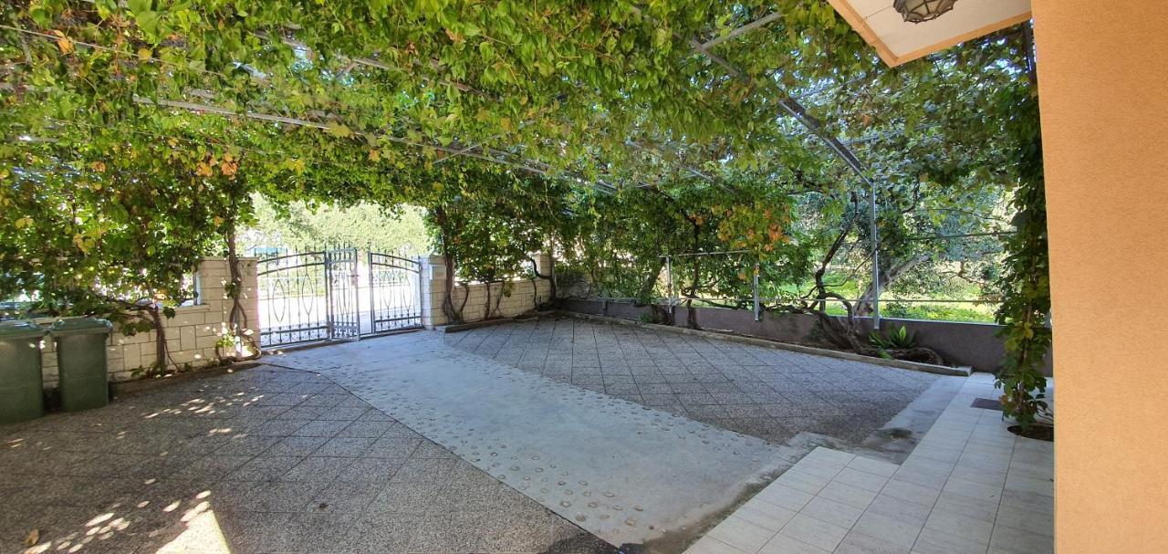Apartmani Mira Vodice Esterno foto