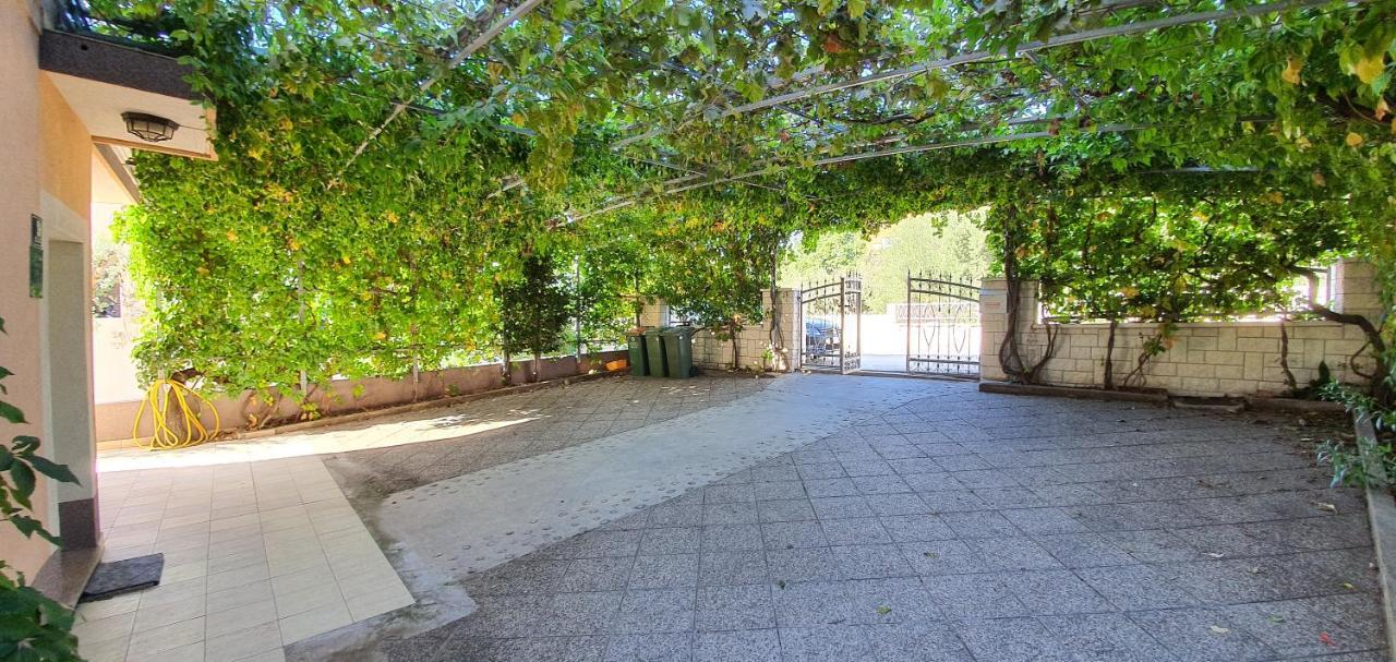 Apartmani Mira Vodice Esterno foto