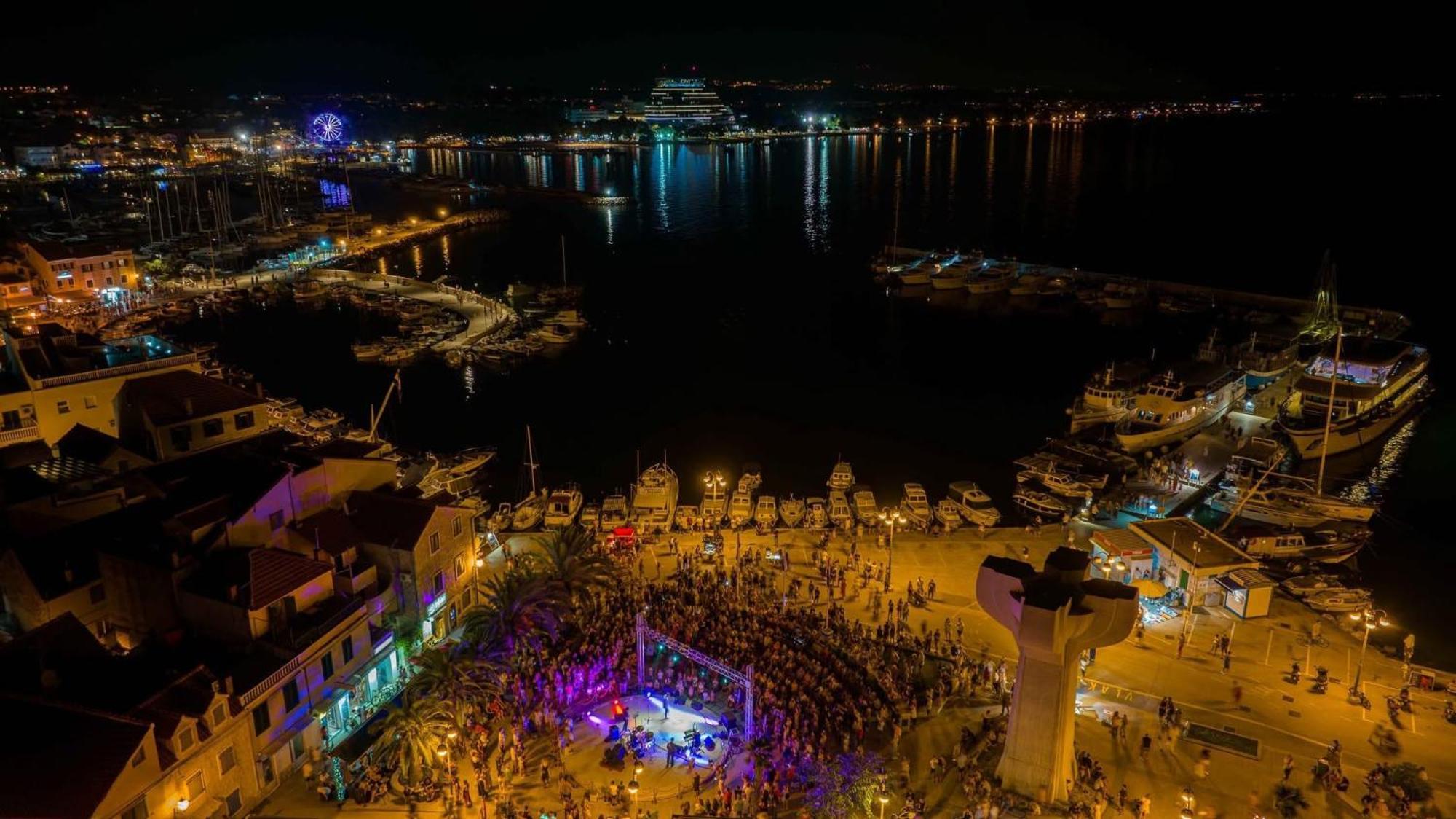 Apartmani Mira Vodice Esterno foto