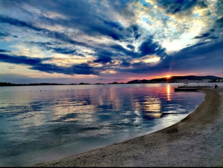 Apartmani Mira Vodice Esterno foto