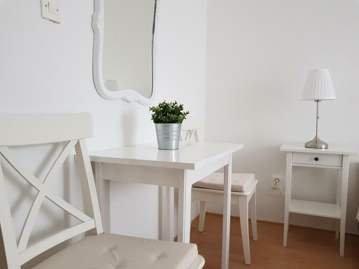 Apartmani Mira Vodice Esterno foto