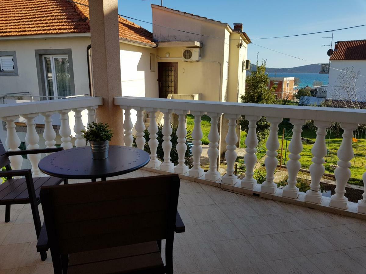 Apartmani Mira Vodice Esterno foto