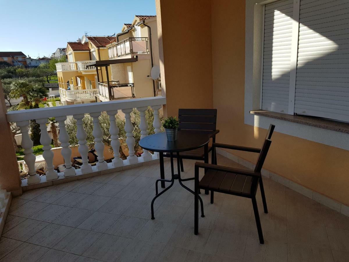 Apartmani Mira Vodice Esterno foto