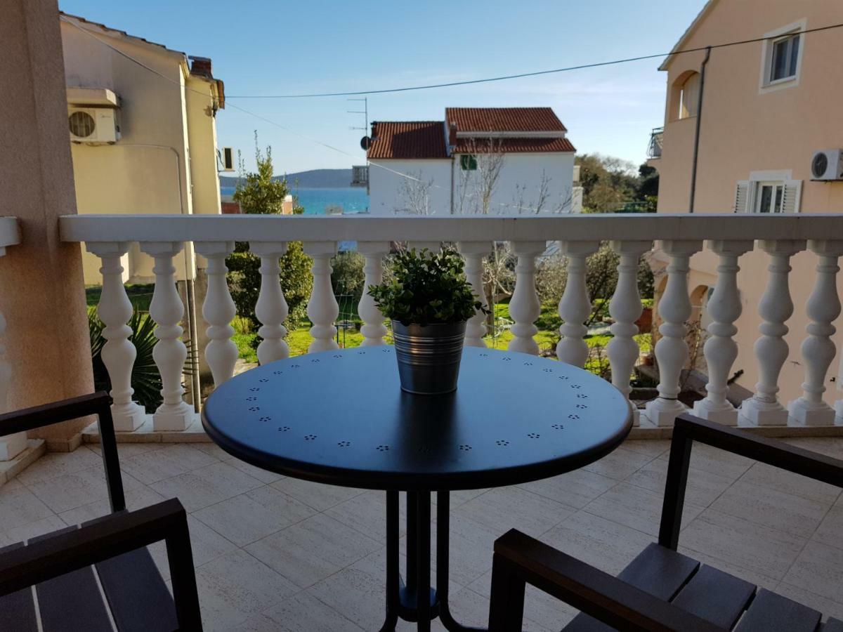 Apartmani Mira Vodice Esterno foto