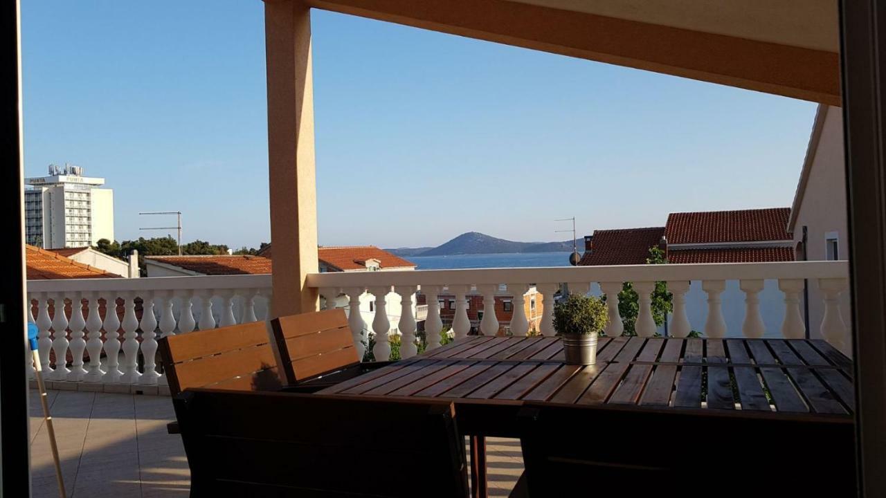 Apartmani Mira Vodice Esterno foto