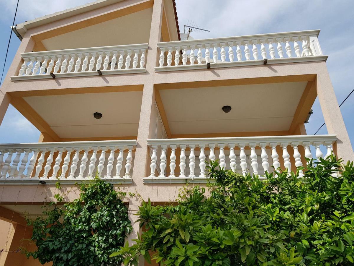 Apartmani Mira Vodice Esterno foto