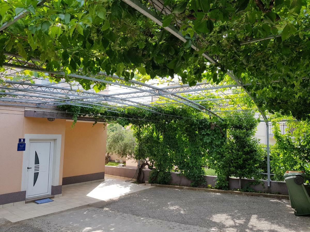 Apartmani Mira Vodice Esterno foto