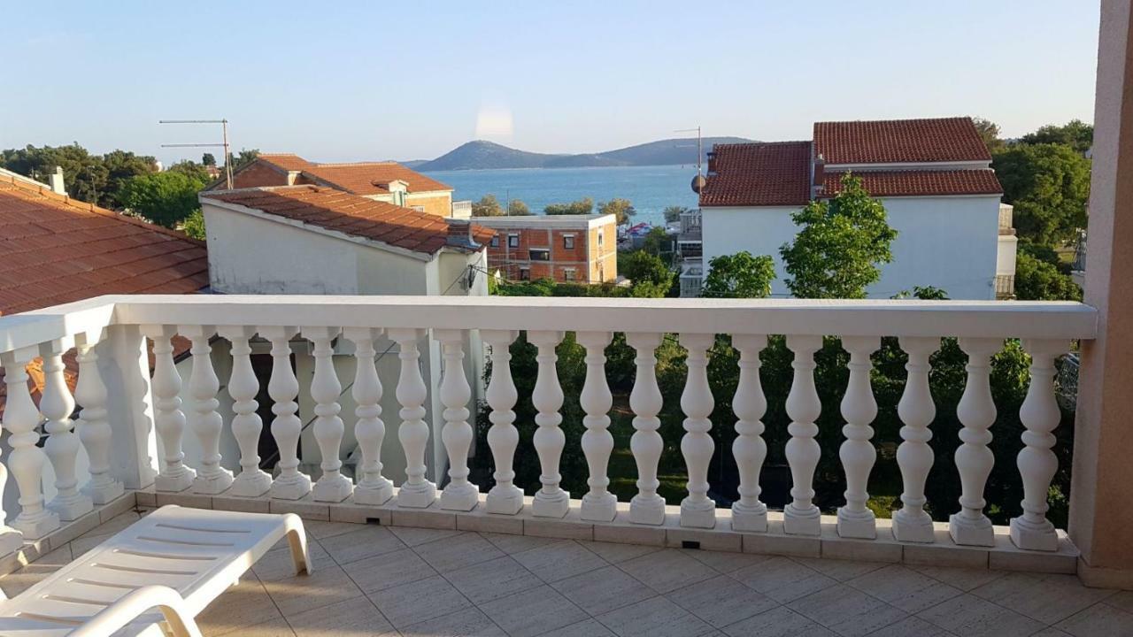 Apartmani Mira Vodice Esterno foto